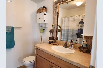 1050 Broadway Ave, Winchester Bay, OR 97467 - Photo 18