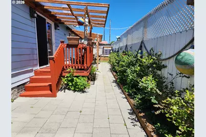 1050 Broadway Ave, Winchester Bay, OR 97467 - Photo 36