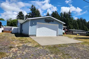 1050 Broadway Ave, Winchester Bay, OR 97467 - Photo 2