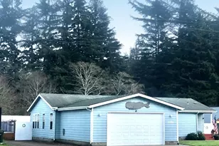 1050 Broadway Ave, Winchester Bay, OR 97467 - Photo 2