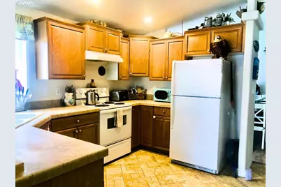 1050 Broadway Ave, Winchester Bay, OR 97467 - Photo 14