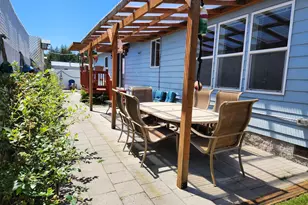 1050 Broadway Ave, Winchester Bay, OR 97467 - Photo 32