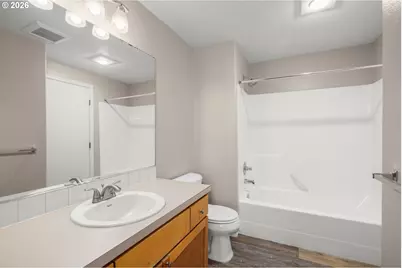 11885 SE Pine St, Portland, OR 97216 - Photo 14