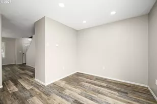 11885 SE Pine St, Portland, OR 97216 - Photo 10