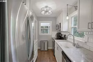 10236 N Smith St, Portland, OR 97203 - Photo 16