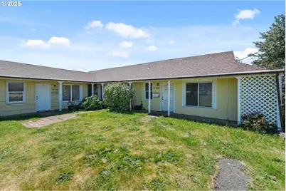 1902 Monroe St, North Bend, OR 97459 - Photo 6