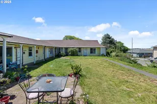 1902 Monroe St, North Bend, OR 97459 - Photo 4