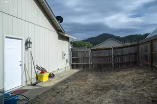 2561 Golfview Ave, Sutherlin, OR 97479 - Photo 36