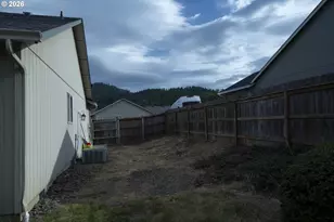 2561 Golfview Ave, Sutherlin, OR 97479 - Photo 34