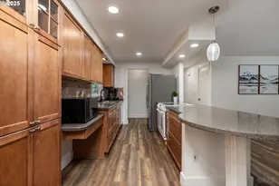 17000 SE Forest Hill Dr, Damascus, OR 97089 - Photo 8