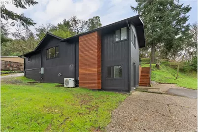 1303 SE Strong Ave, Roseburg, OR 97470 - Photo 2