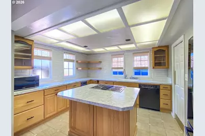 952 E Main St, Monmouth, OR 97361 - Photo 18