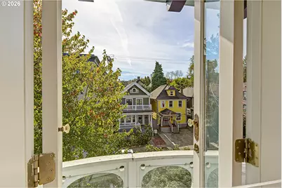 2127 NW Irving St #301, Portland, OR 97210 - Photo 18