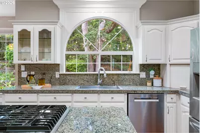 12616 SW 60th Ct, Portland, OR 97219 - Photo 12