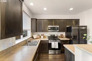 3027 SE Kingswood Ave, Hillsboro, OR 97123 - Photo 8