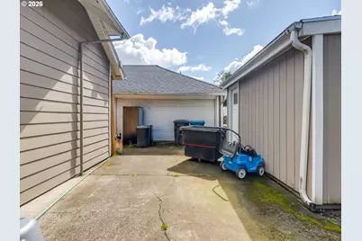 320 Gatch St, Woodburn, OR 97071 - Photo 22
