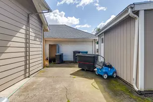 320 Gatch St, Woodburn, OR 97071 - Photo 22