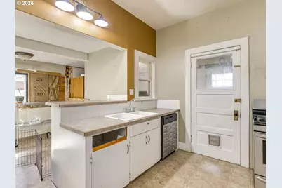 320 Gatch St, Woodburn, OR 97071 - Photo 14