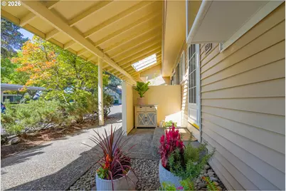 623 N Hayden Bay Dr, Portland, OR 97217 - Photo 4