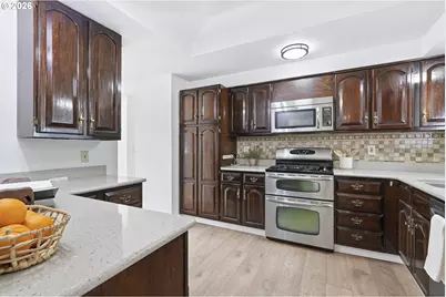 15893 NE Holladay St, Portland, OR 97230 - Photo 12