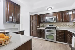 15893 NE Holladay St, Portland, OR 97230 - Photo 12