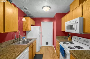 12036 SE Bush St, Portland, OR 97266 - Photo 10