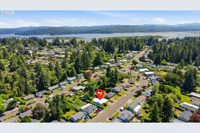 1716 Juniper Ave, Coos Bay, OR 97420 - Photo 2