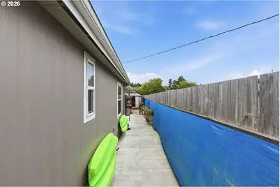 2294 Marion St, North Bend, OR 97459 - Photo 40