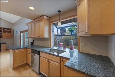 6135 SW Cross Creek Dr, Beaverton, OR 97078 - Photo 8