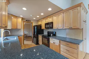 6135 SW Cross Creek Dr, Beaverton, OR 97078 - Photo 6