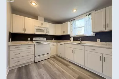 318 Willamette St, Oregon City, OR 97045 - Photo 12