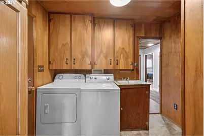 1456 NW Almira St, Roseburg, OR 97471 - Photo 14