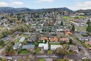 1456 NW Almira St, Roseburg, OR 97471 - Photo 38