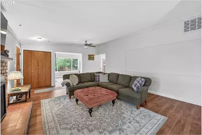 1456 NW Almira St, Roseburg, OR 97471 - Photo 8