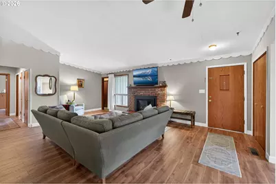 1456 NW Almira St, Roseburg, OR 97471 - Photo 4