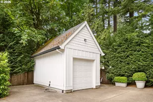 6437 SW Raleighwood Ct, Portland, OR 97221 - Photo 38