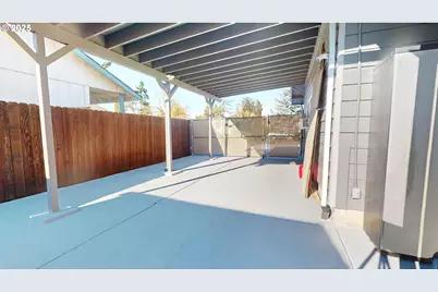 1671 T St, Springfield, OR 97477 - Photo 32