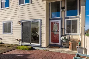 445 NE Village Squire Ave, Gresham, OR 97030 - Photo 2