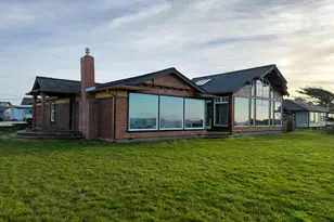 880 Ocean Dr SW, Bandon, OR 97411 - Photo 2