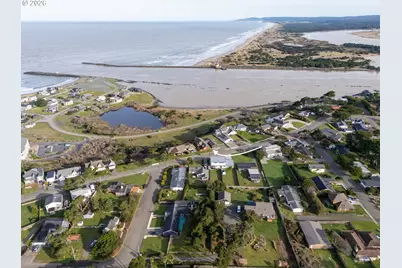 880 Ocean Dr SW, Bandon, OR 97411 - Photo 4