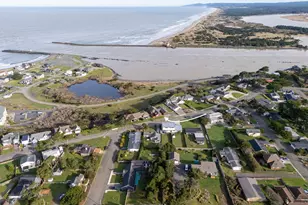 880 Ocean Dr SW, Bandon, OR 97411 - Photo 4