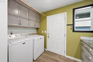 732 N College St, Newberg, OR 97132 - Photo 26