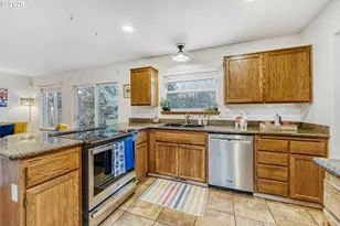 15975 SE Mary Ann Ln, Milwaukie, OR 97267 - Photo 10