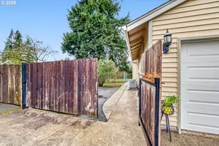 15975 SE Mary Ann Ln, Milwaukie, OR 97267 - Photo 28