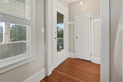 9941 N Willamette Blvd, Portland, OR 97203 - Photo 8