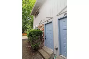 1822 SE Ash St, Portland, OR 97214 - Photo 4