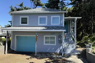 4567 Arch St, Florence, OR 97439 - Photo 1