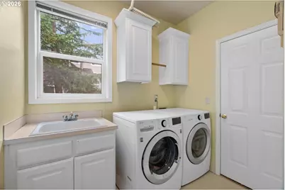 3220 SW Luradel St, Portland, OR 97219 - Photo 18