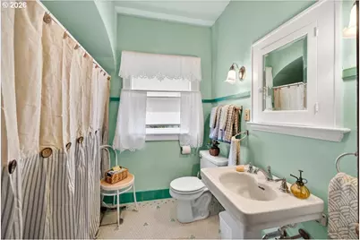 1810 Pacific Ave, Forest Grove, OR 97116 - Photo 14