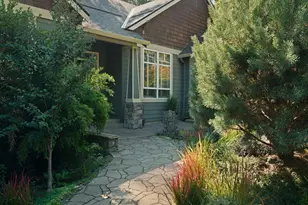 3044 SW Wilbard St, Portland, OR 97219 - Photo 2